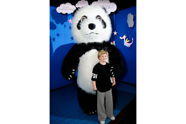 Поздравление от гигантской панды